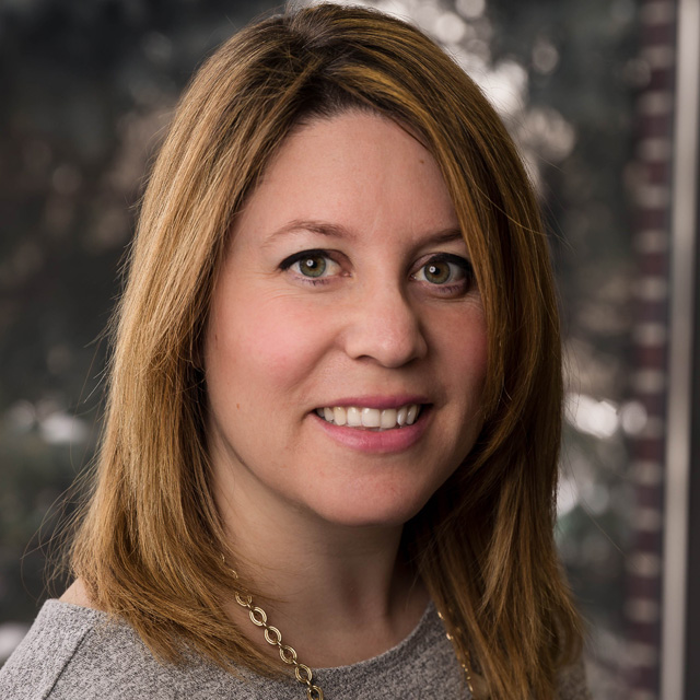 Lindsey Ellis Headshot